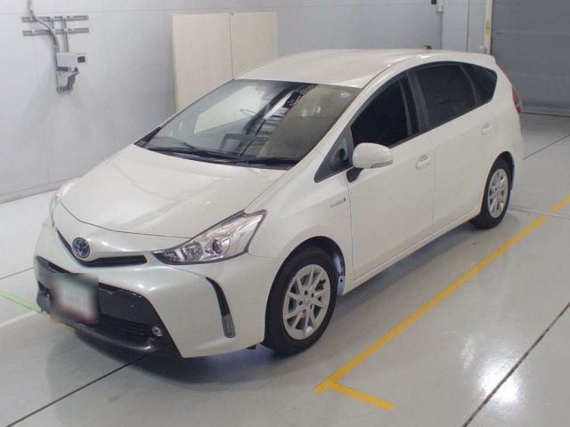 33360 Toyota Prius alpha ZVW40W 2019 г. (CAA Chubu)